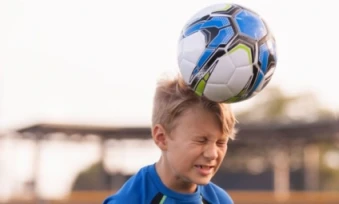 Ποδοσφαιρικές ομάδες απαγορεύουν τις κεφαλιές σε παιδιά – Δείτε το λόγο !