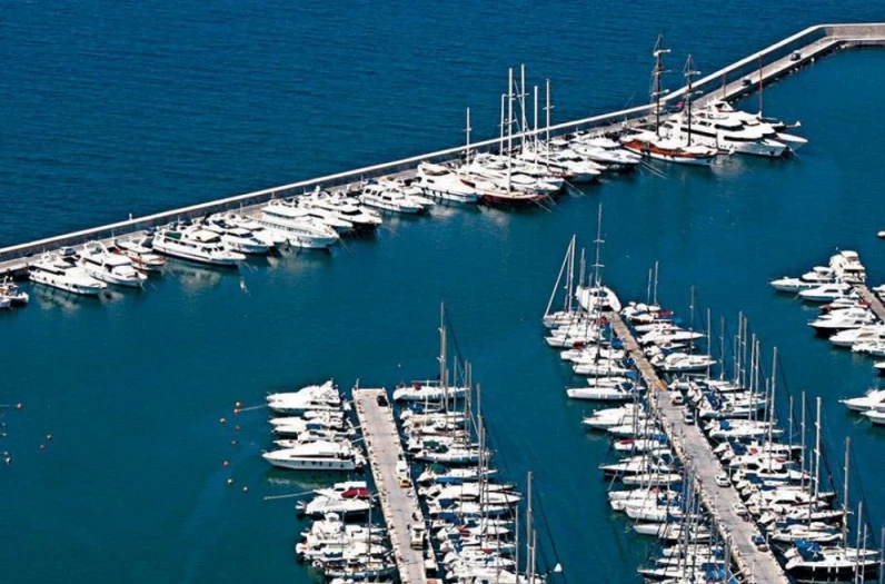 Από τις 19 Μαρτίου απαγορεύεται ο κατάπλους σκαφών αναψυχής σε οποιοδήποτε ελληνικό λιμάνι λόγω κορωνοϊού.